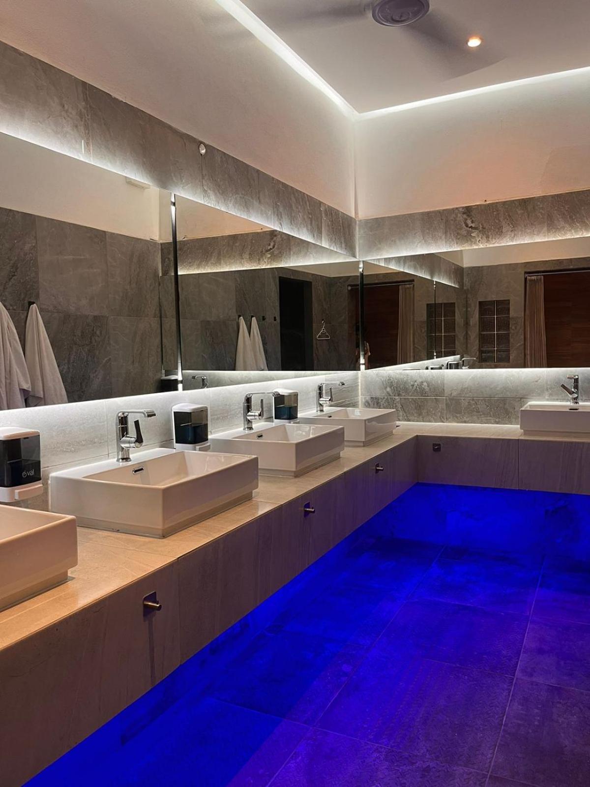 Spartacus Hostel Boutique For Men 푸에르토 발라타 외부 사진